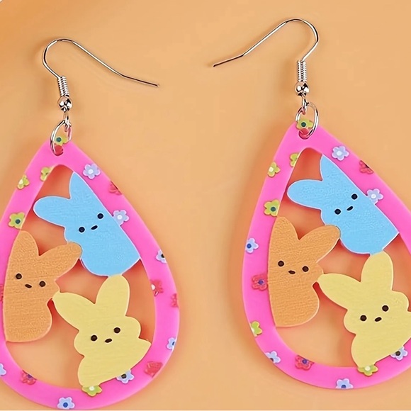 Jewelry - NWT PEEP EARRINGS